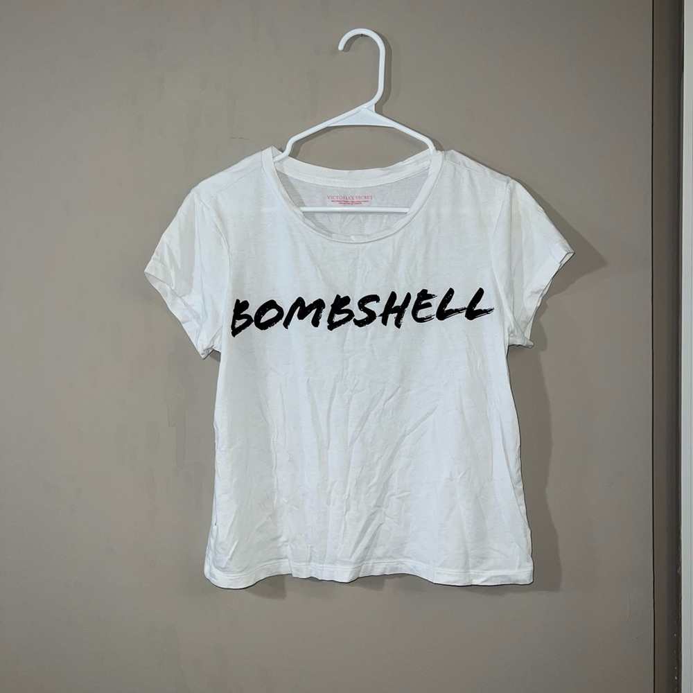 VS crop white tee